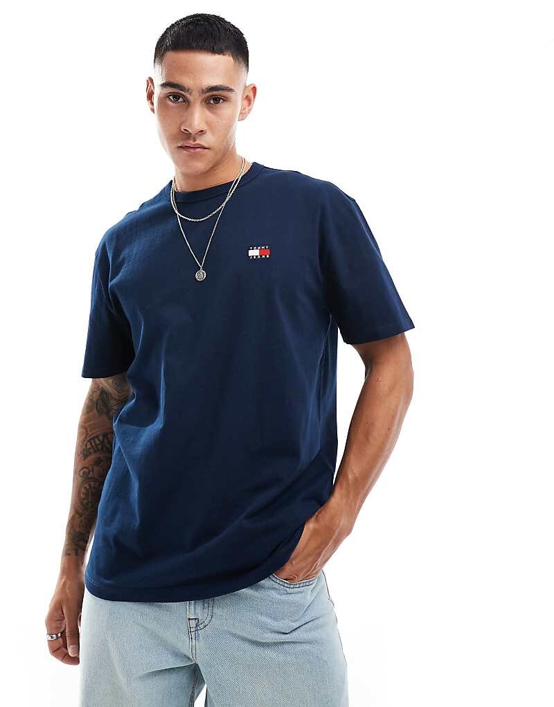 

Темно-синяя футболка классического кроя с нашивкой-логотипом Tommy Jeans