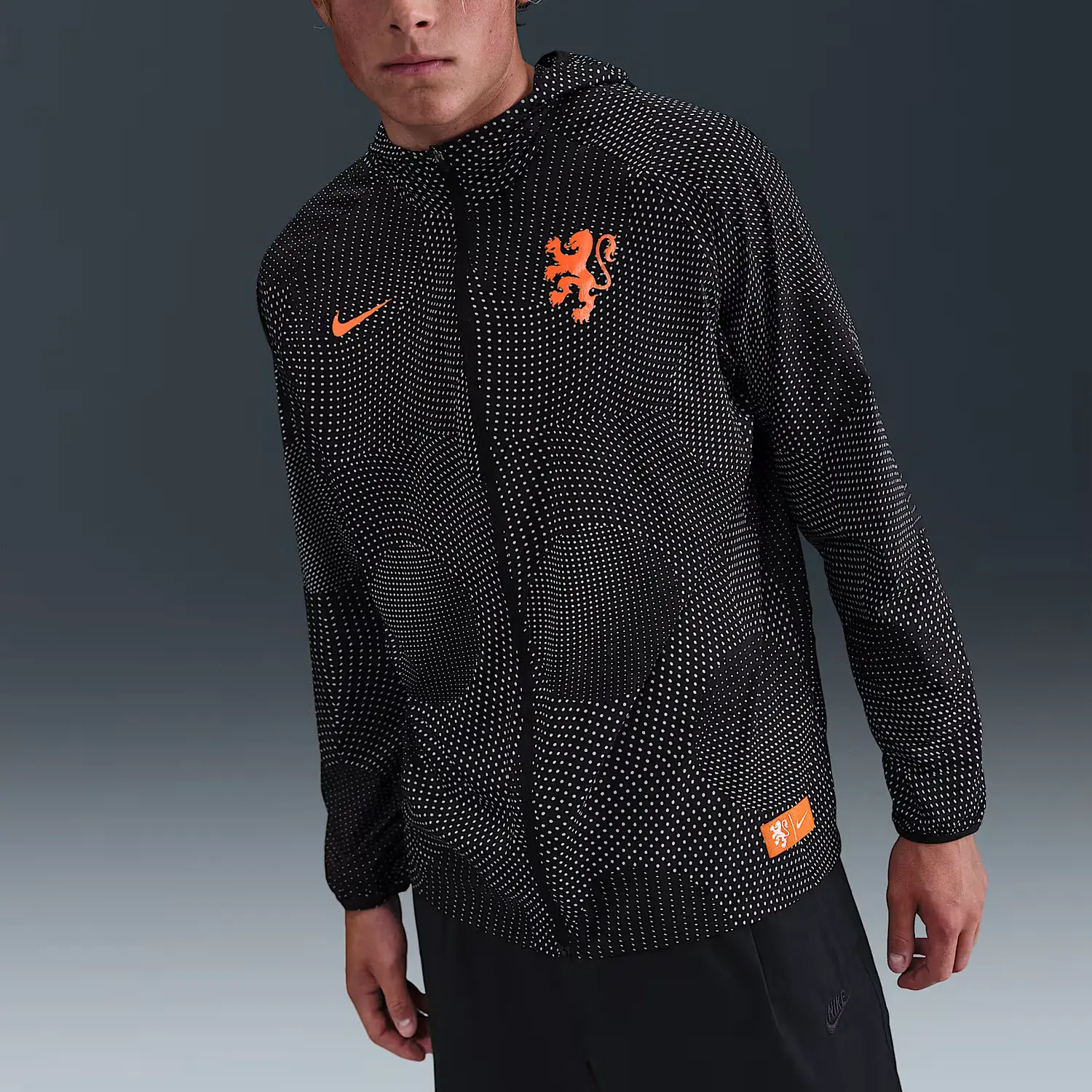 Nike Куртка мужская черная с оранжевым, Black/Safety Orange — фото 2