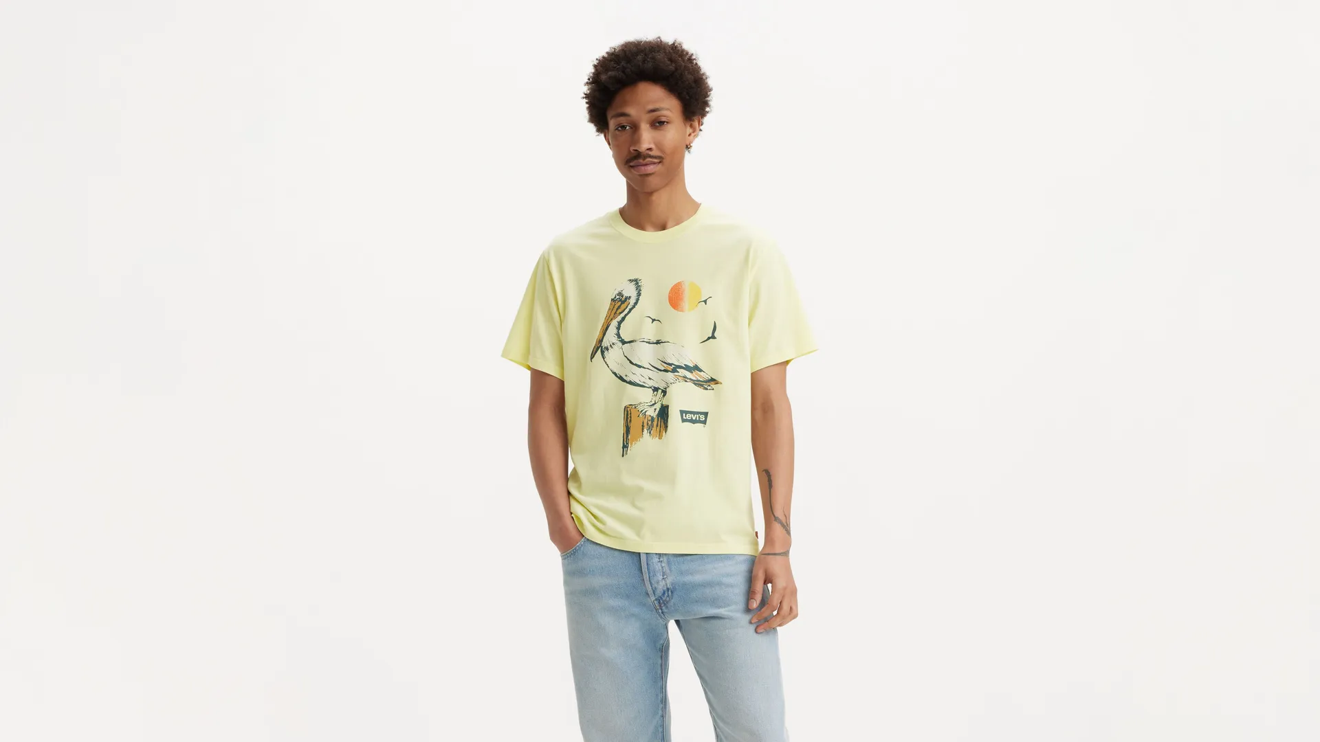 

Футболка свободного кроя с короткими рукавами и графическим рисунком Levi's, желтый