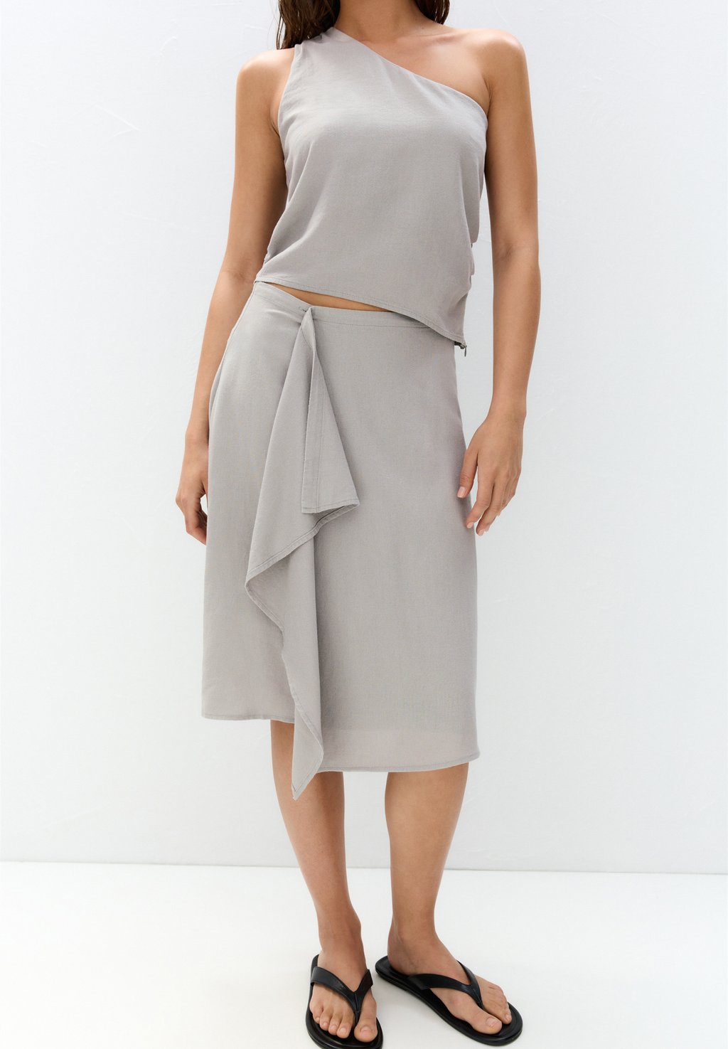 

Юбка А-силуэта ASYMMETRIC MIDI PULL&BEAR, серый