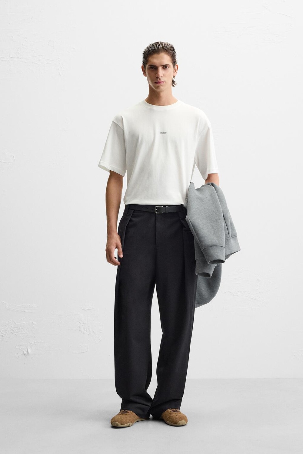 

Футболка с контрастной нашивкой ZARA, белый