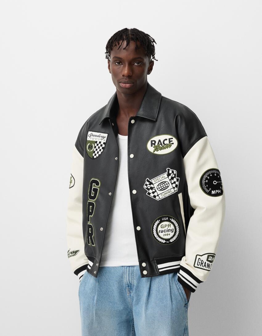 

Куртка из искусственной кожи с нашивками Bershka, черный