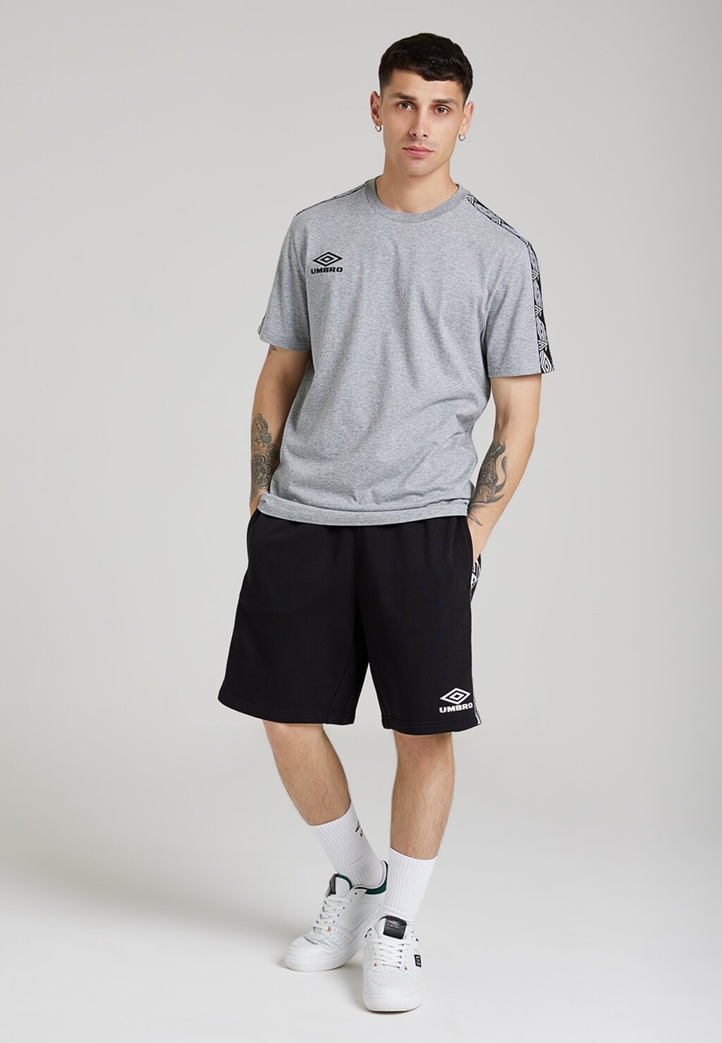

Футболка с принтом Umbro, серый