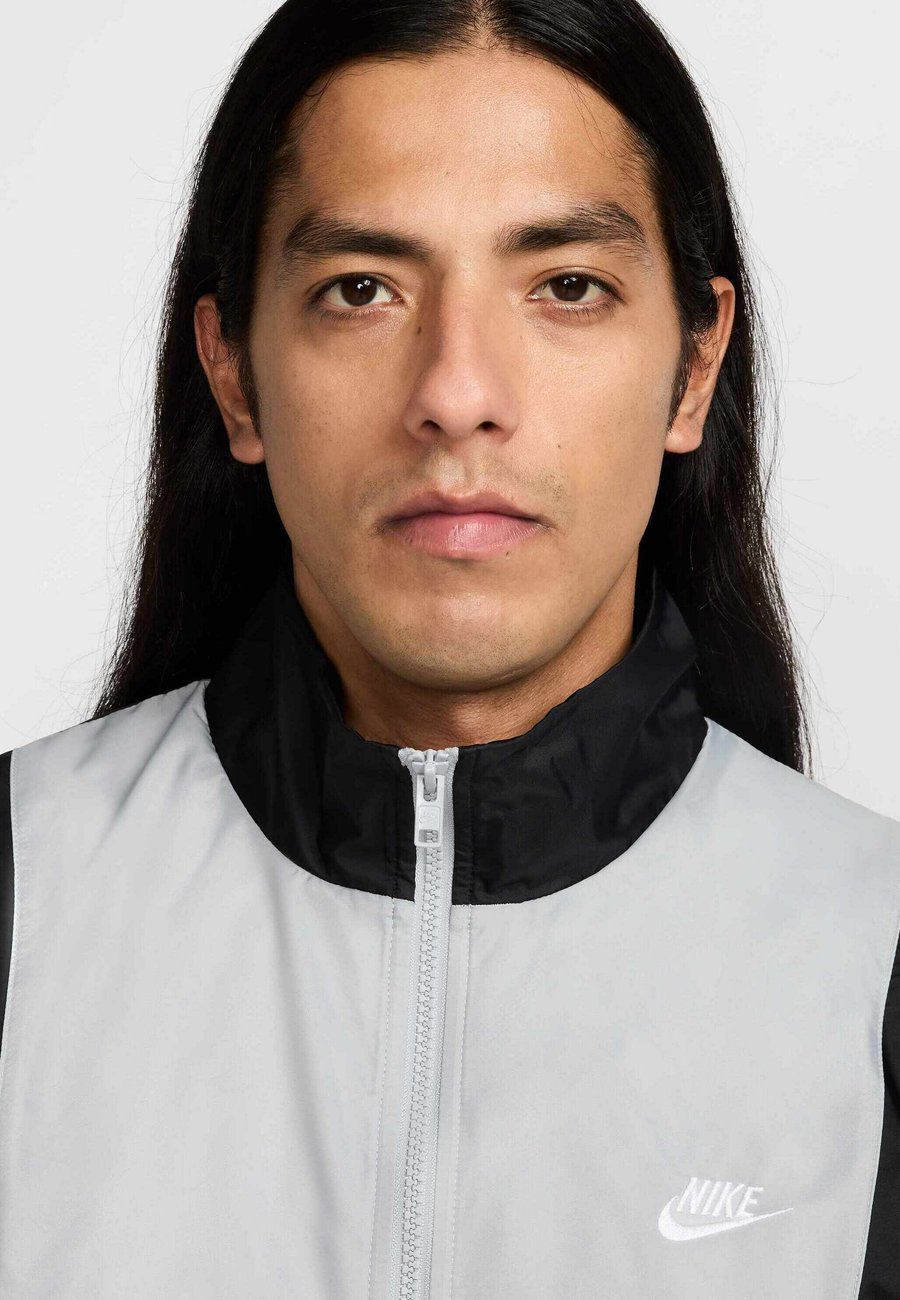 Куртка Nike Sportswear CLUB , Black Smoke Grey Light Smoke Grey White/Black — фото 4