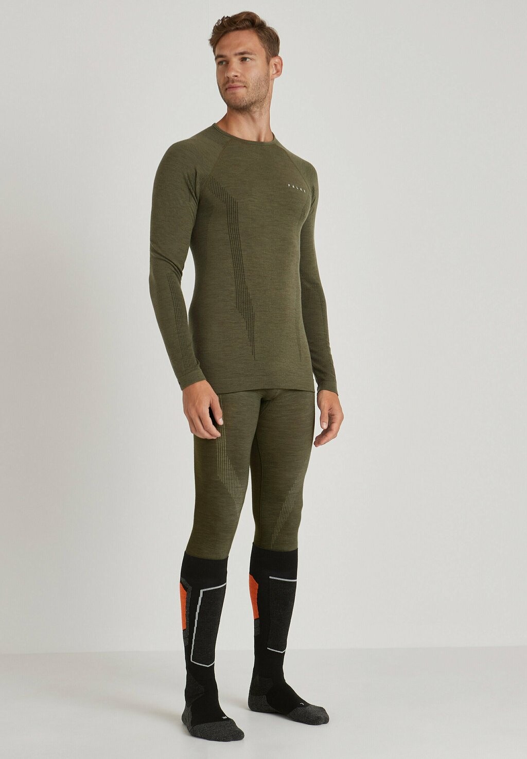 

Майка TECH FUNCTIONAL FOR COLD TO ОЧЕНЬ ХОЛОДНЫЕ УСЛОВИЯ FALKE, оливковый