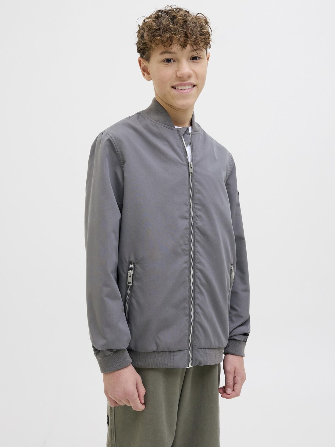 Jack & Jones Junior Куртка межсезонная 'JJERush' в цвете Basalt Grey — фото 2