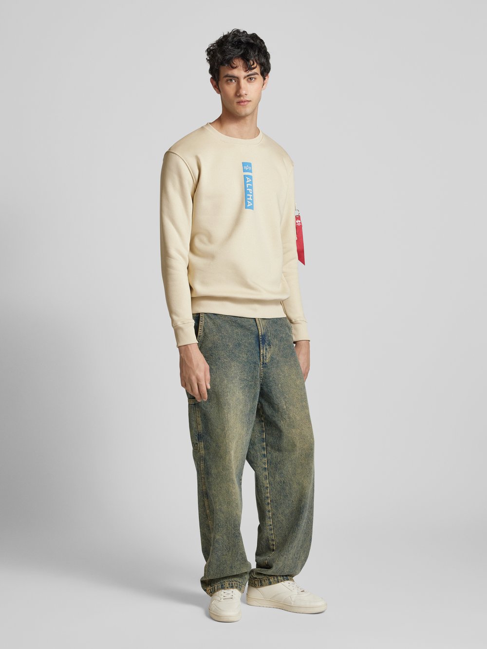 

Толстовка с этикеткой Alpha Industries, кремовый