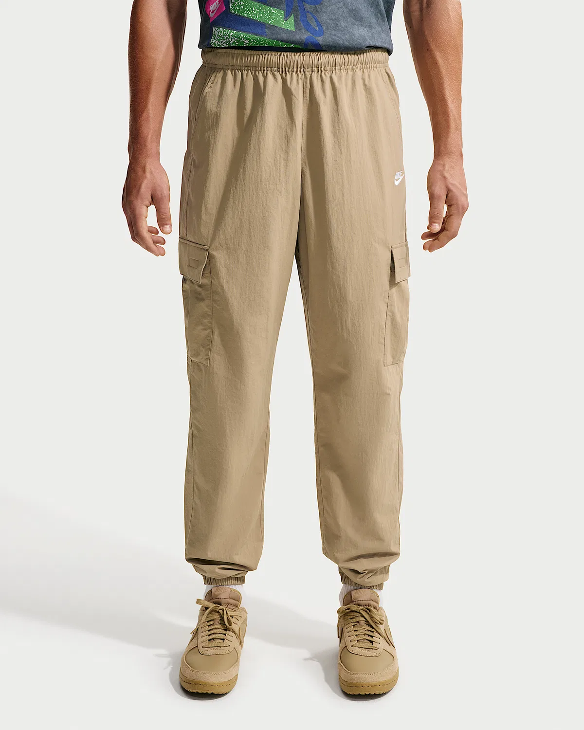 Мужские тканевые карго-штаны Nike Club, Parachute Beige/White — фото 2