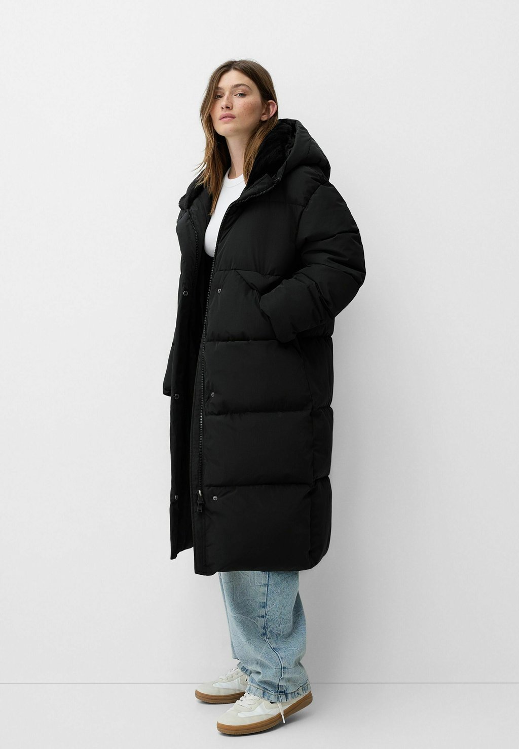 

Зимнее пальто Bershka, черный