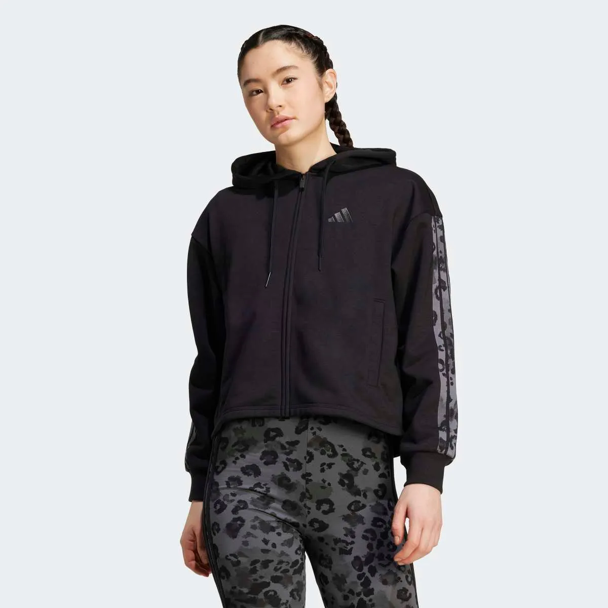 

Женские леггинсы 3 полоски с анималистичным принтом adidas, мультиколор