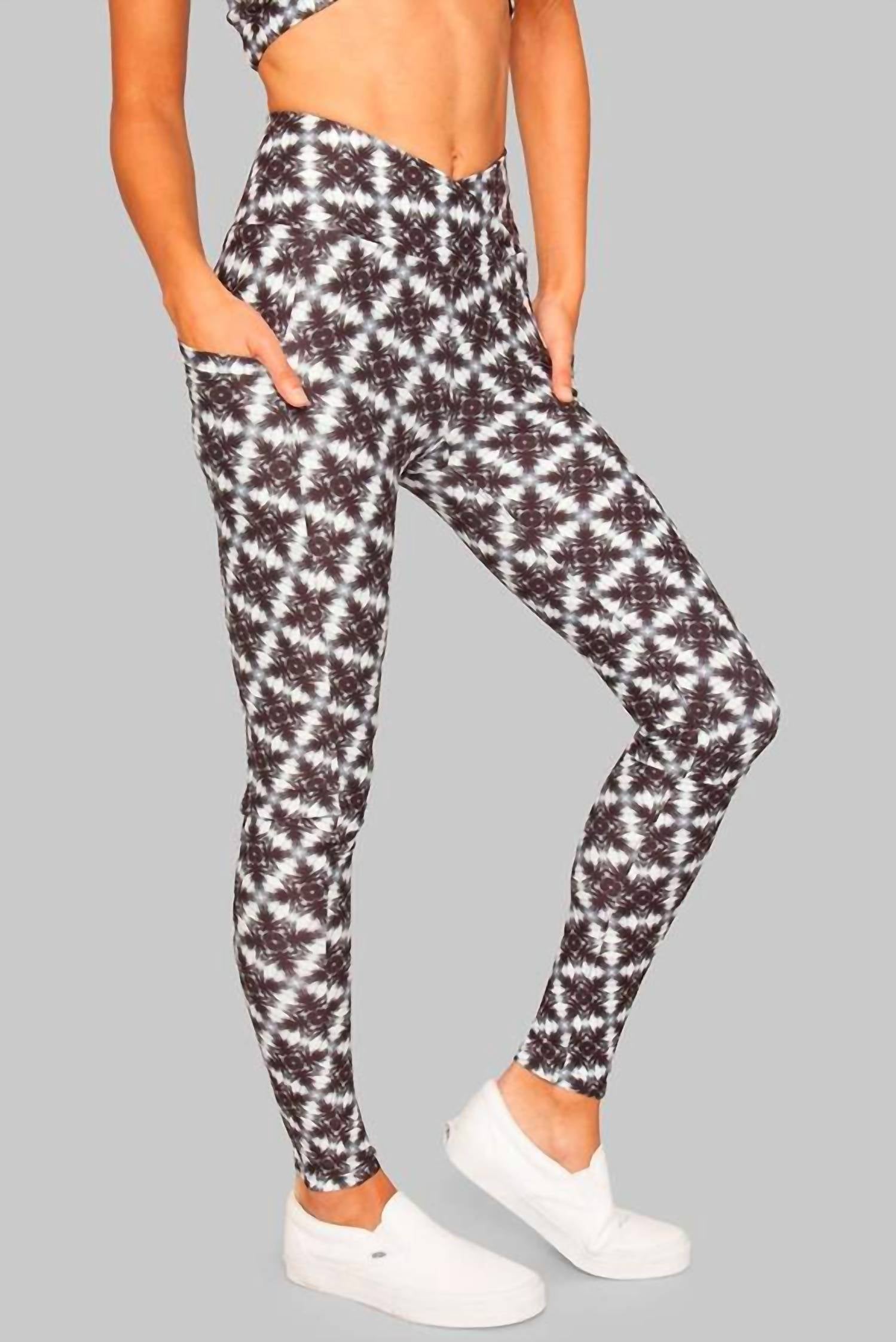 

Леггинсы Kona Crossover Pocket в цвете Multi WOLVEN