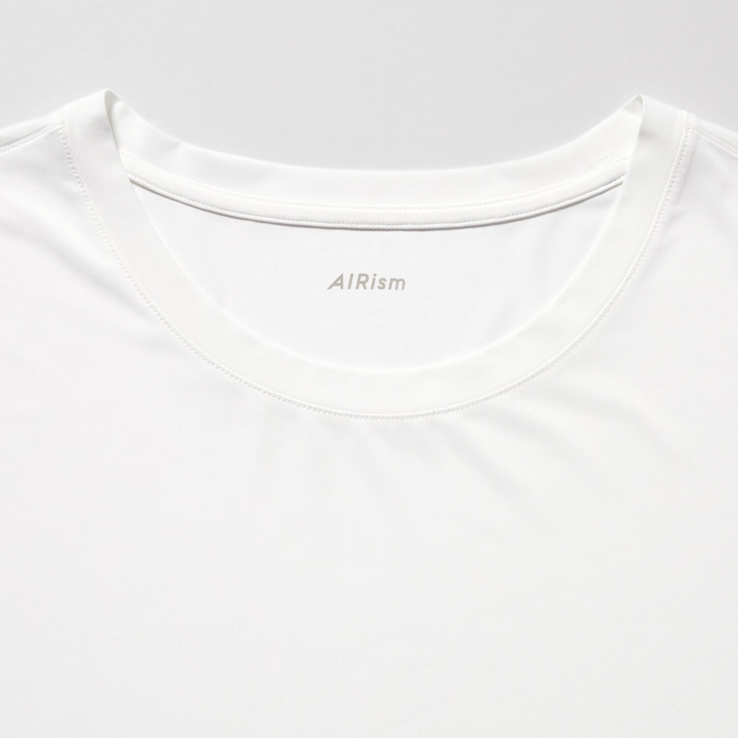 Футболка Uniqlo AIRism белая с круглым вырезом и скрытой обработкой горловины — фото 4