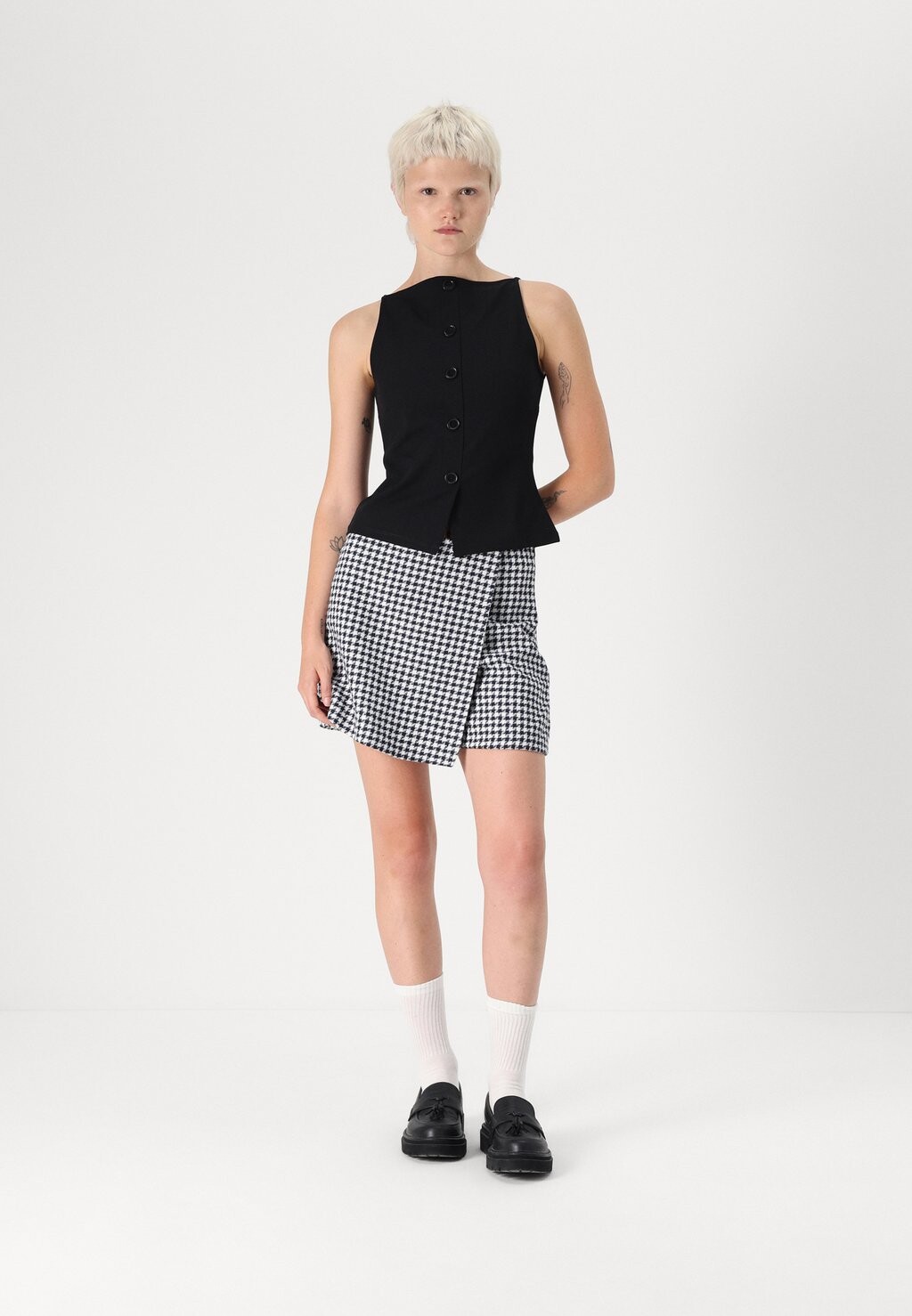 

Топ BUTTON DOWN Gina Tricot, черный