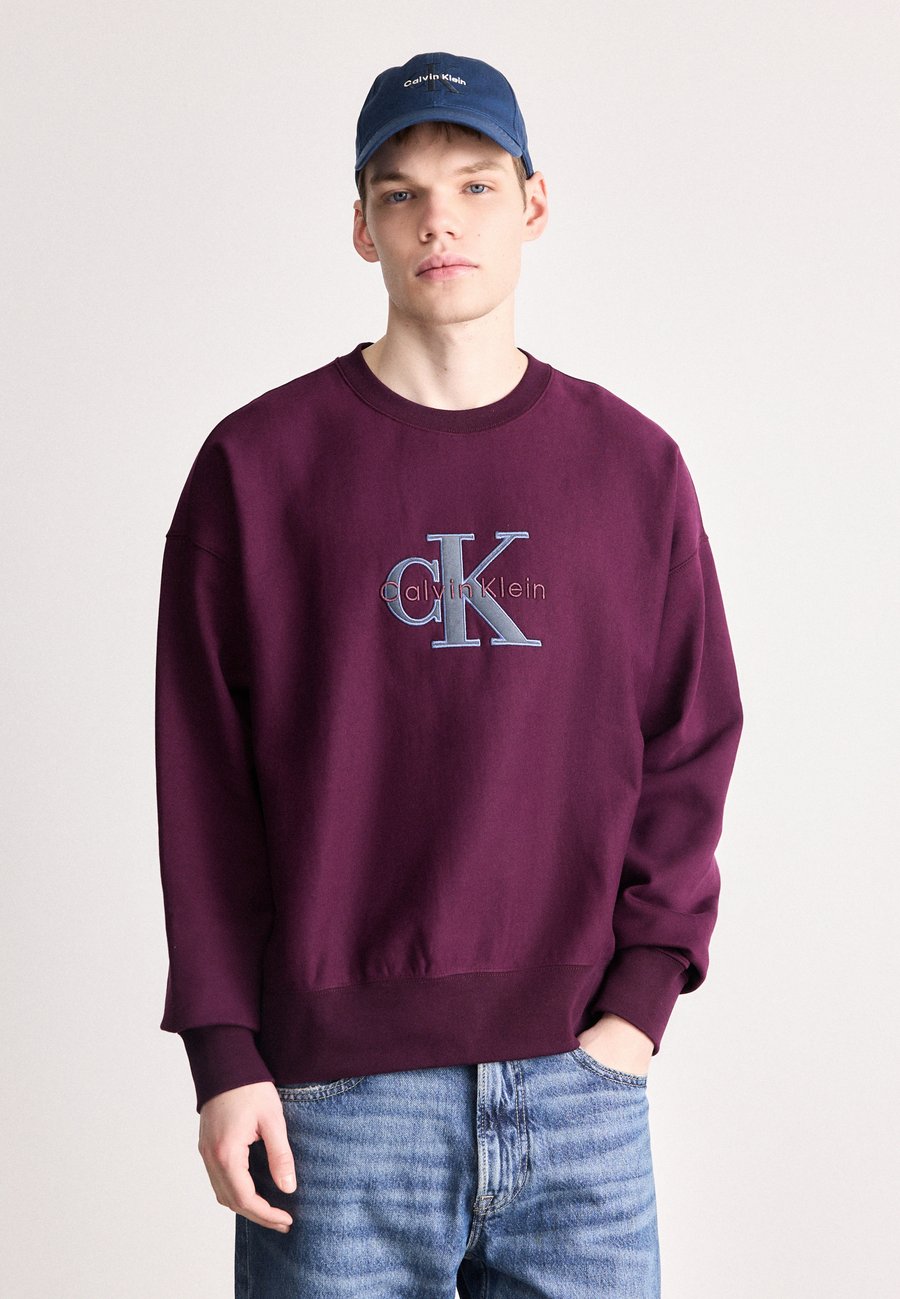 

Толстовка Calvin Klein Jeans PREMIUM MONOLOGO, Passion Plum/Purple