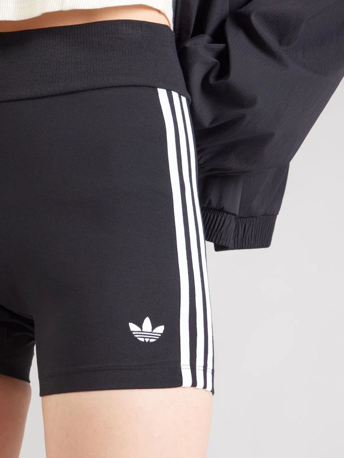Узкие шорты Adidas Originals черного цвета — фото 2