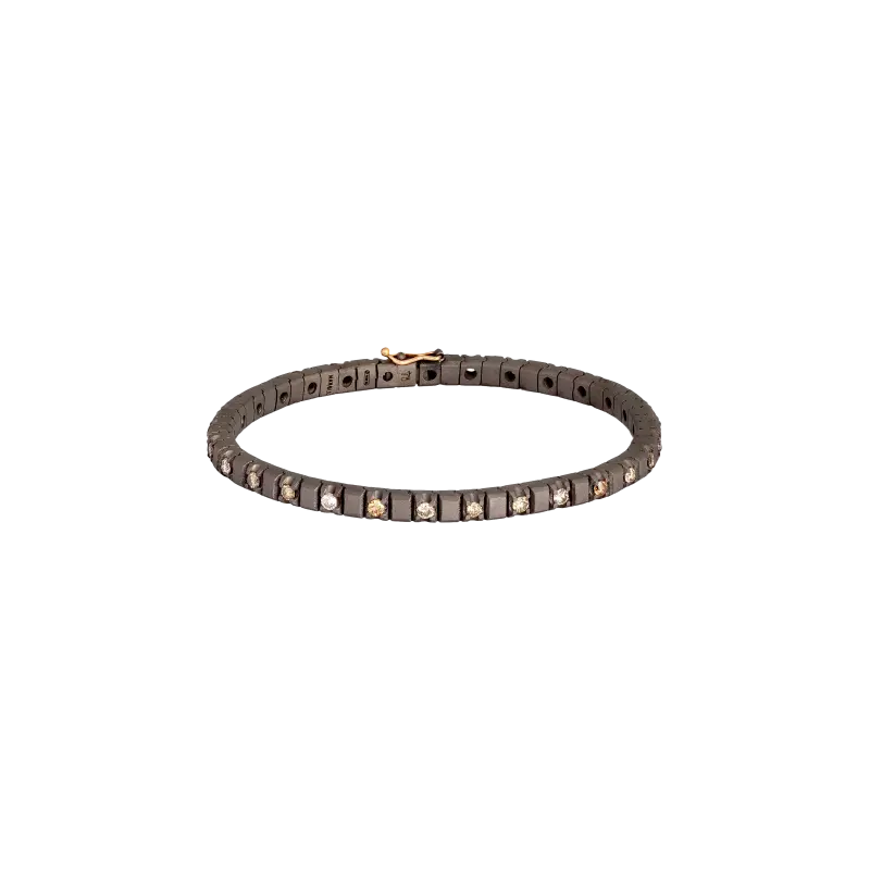 

Классический теннисный браслет из титана, красного золота 18 карат и коричневых бриллиантов по 5 пунктов через один - mintenbraltbrowbr5pt MANO | J .