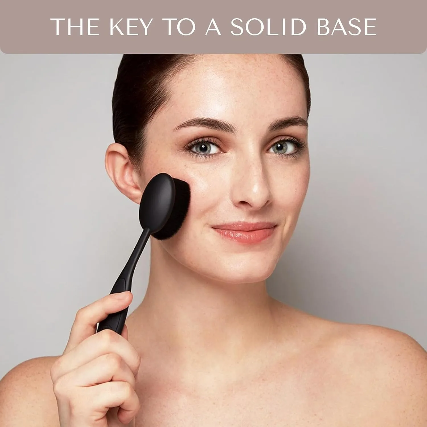 Кисть для макияжа Artis Elite Oval Brush 7 - черная, 1 шт., Black — фото 3
