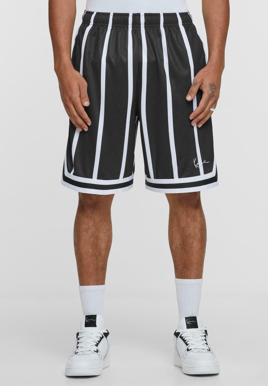 

Спортивные шорты SMALL SIGNATURE STRIPED Karl Kani, цвет black white