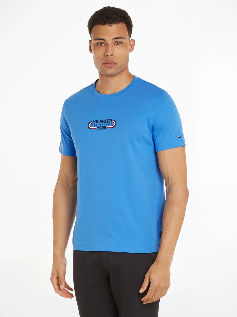 

Футболка Tommy Hilfiger "HILFIGER TRACK GRAPHIC TEE" с графическим логотипом, цвет Blue Spell