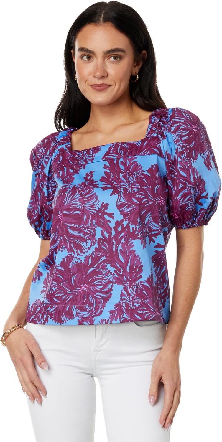 

Топ Lilly Pulitzer Torrey Short Sleeve Stretch, цвет Abaco Blue Feel Like A Shellebrity