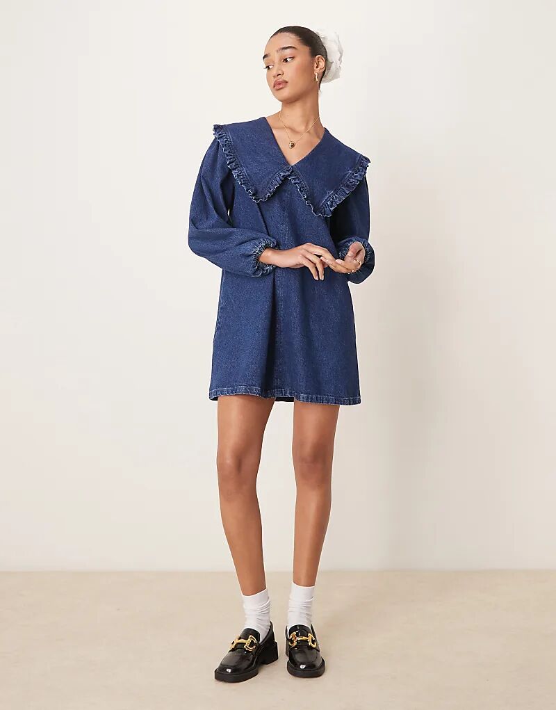 

Мини-платье из денима с большим воротником, средне-синее ASOS DESIGN