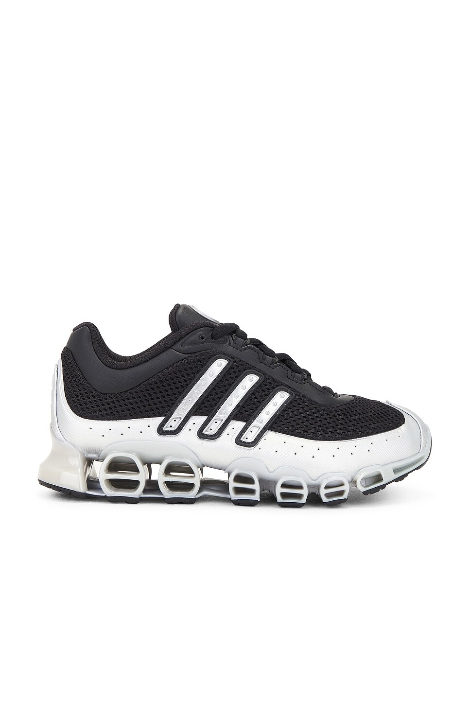 

Кроссовки женские Megaride Adidas Originals, цвет Core Black, Silver Metallic, & Core Black