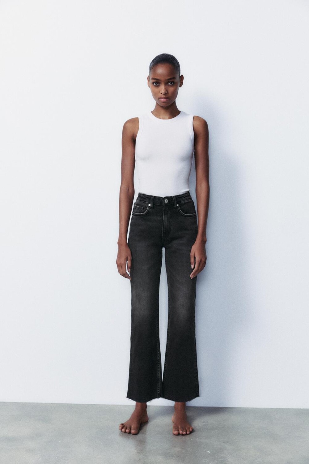 

Укороченные джинсы trf с высокой талией ZARA, выцветший черный