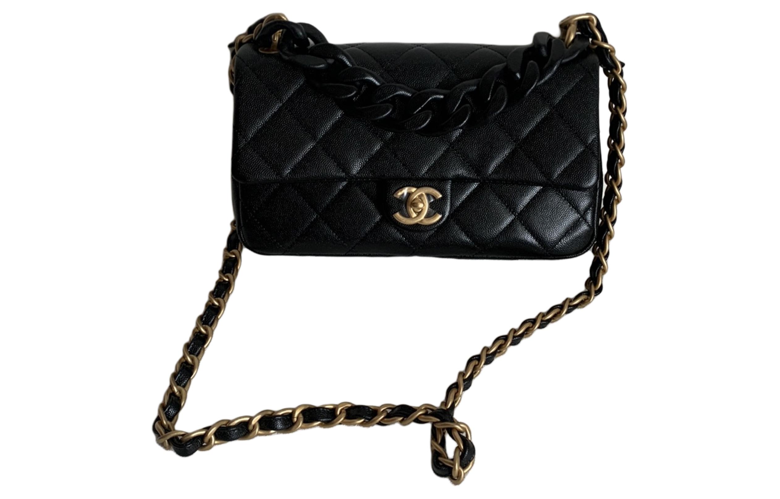 

CHANEL Миниатюрная квадратная сумка-туба из коровьей кожи с тиснением под личи, с клапаном, через плечо, черная, женская