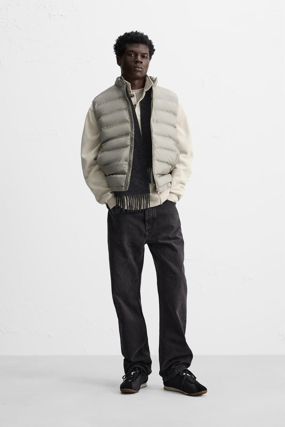 

Легкий пуховик жилет ZARA, сероватый