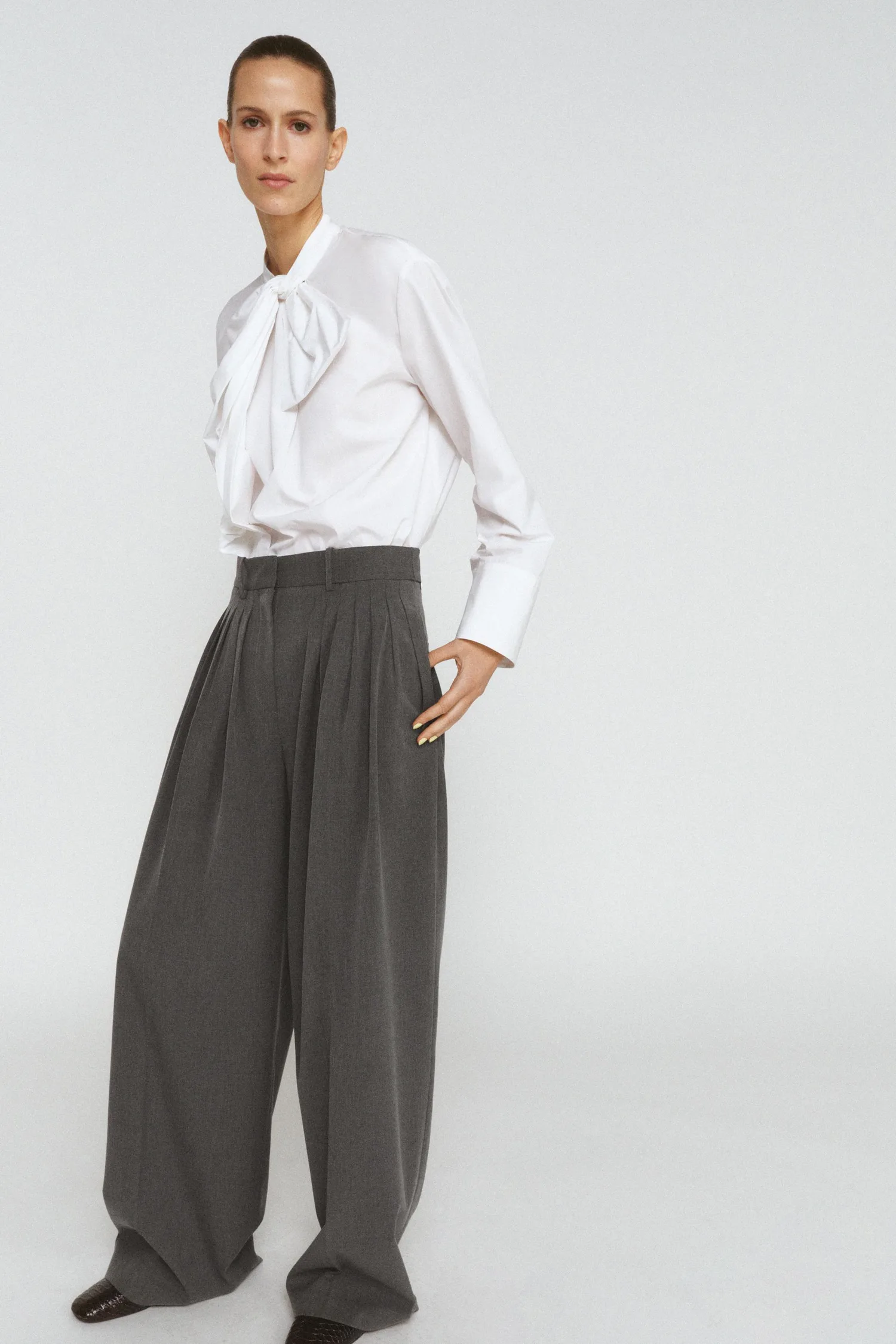 Брюки с вытачками из коллекции zw Zara, серый