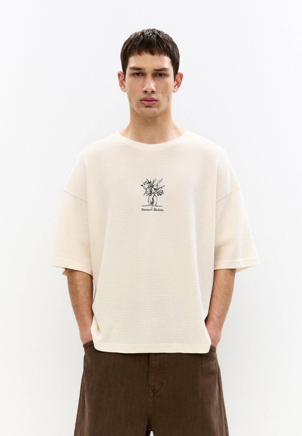 

Футболка с принтом TEXTURED VASE GRAPHIC PULL&BEAR, бежевый
