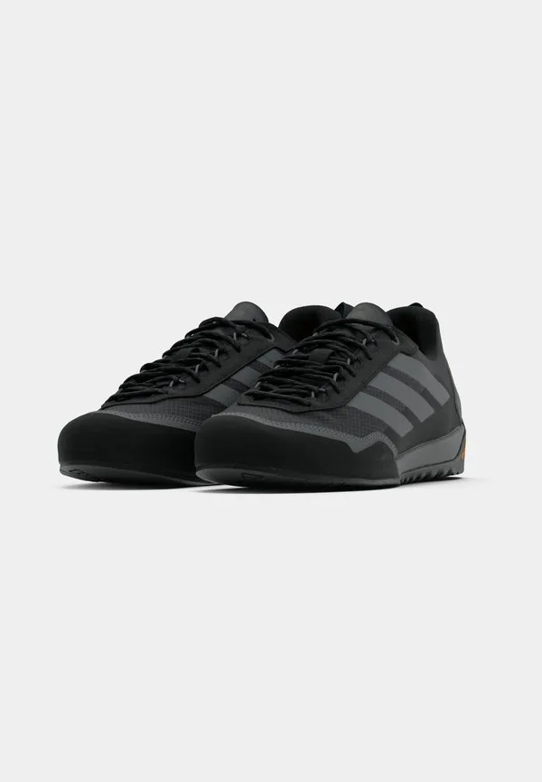 Обувь для одиночного подхода skychaser, походные ботинки Adidas Terrex, Core Black/Carbon/Grey Four — фото 3
