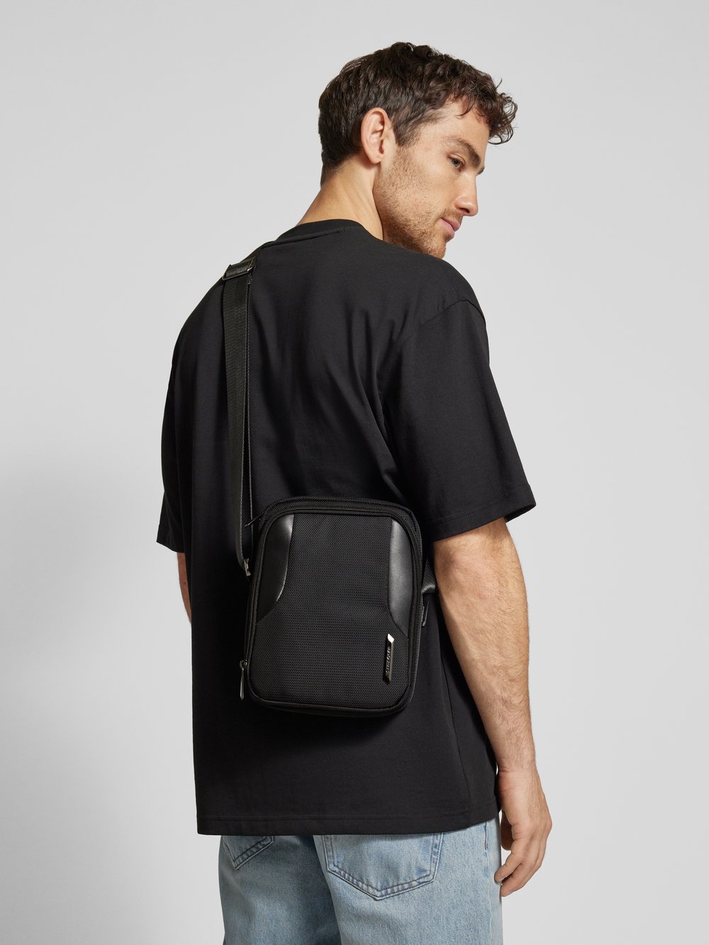 

Сумка через плечо с нашивкой-лейблом SAMSONITE, черный