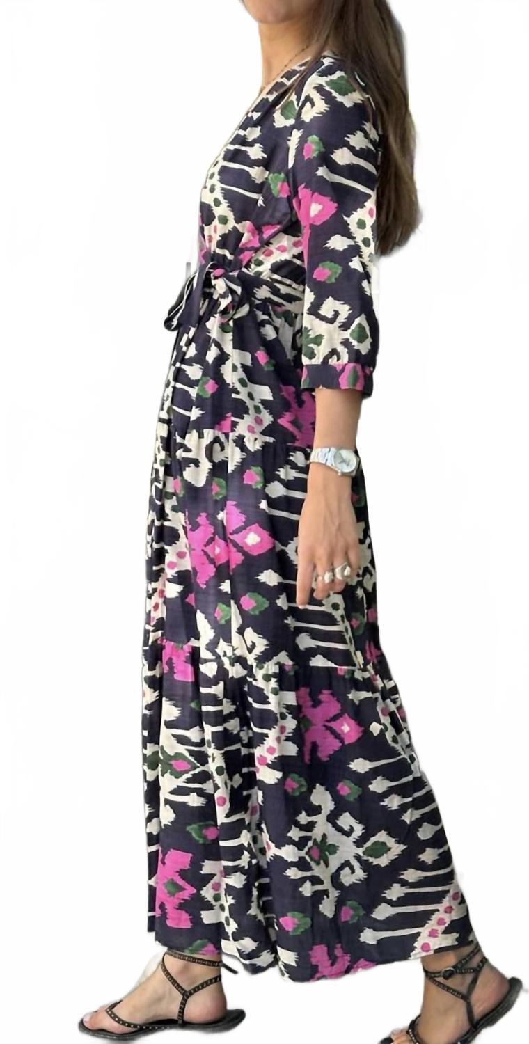 

Длинное платье-икат с запахом в цвете икат темно-синего цвета Vilagallo, Ikat Navy