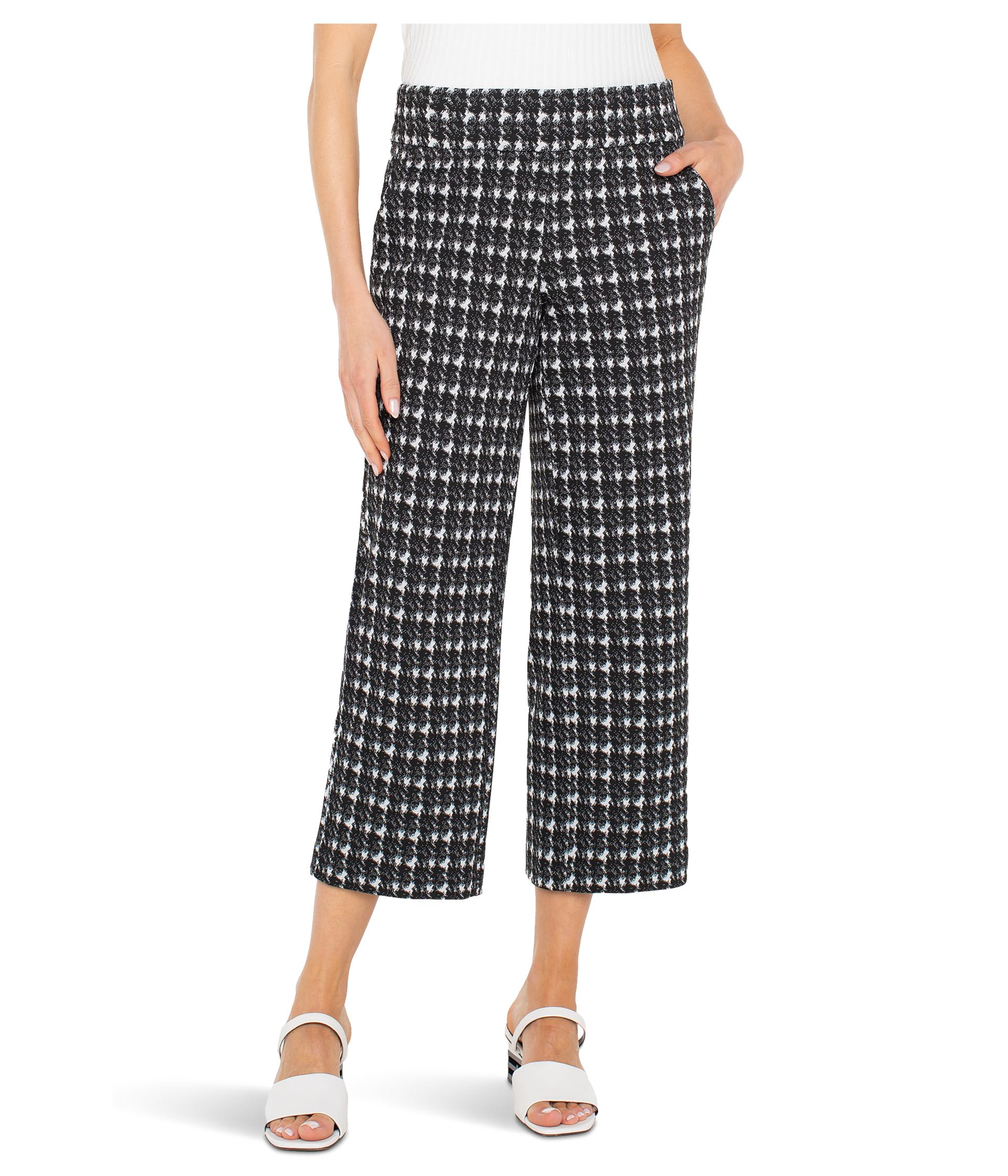 

Брюки Liverpool Los Angeles Mabel Pull-on Mid-rise Crop Stovepipe Pant 25" Inseam, цвет Black/White Smudged Check