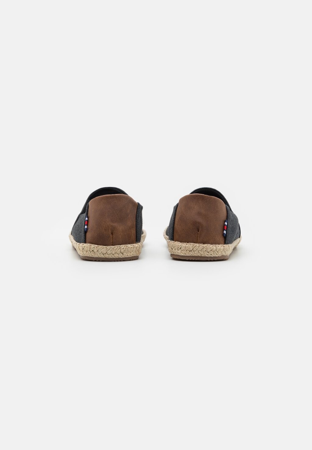 Туфли парусиновые на танкетке Unisex Pier One, черные
