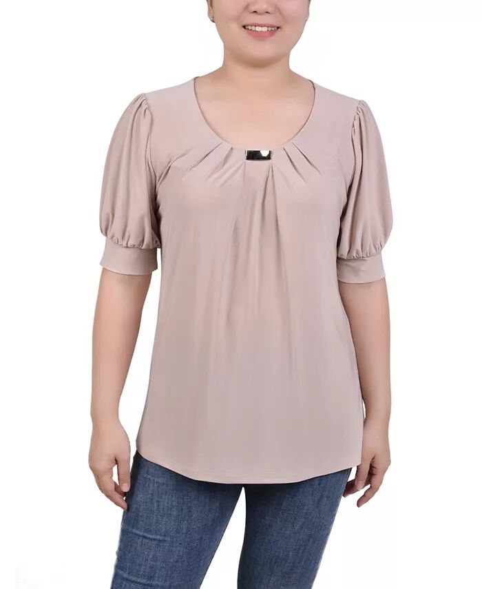 

Женский короткий топ с рукавами-фонариками и фурнитурой NY Collection, коричневый