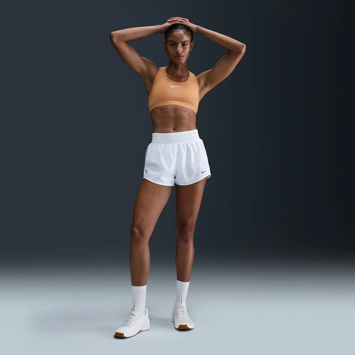 

Женский топ Nike Swoosh со средней поддержкой, зеленый