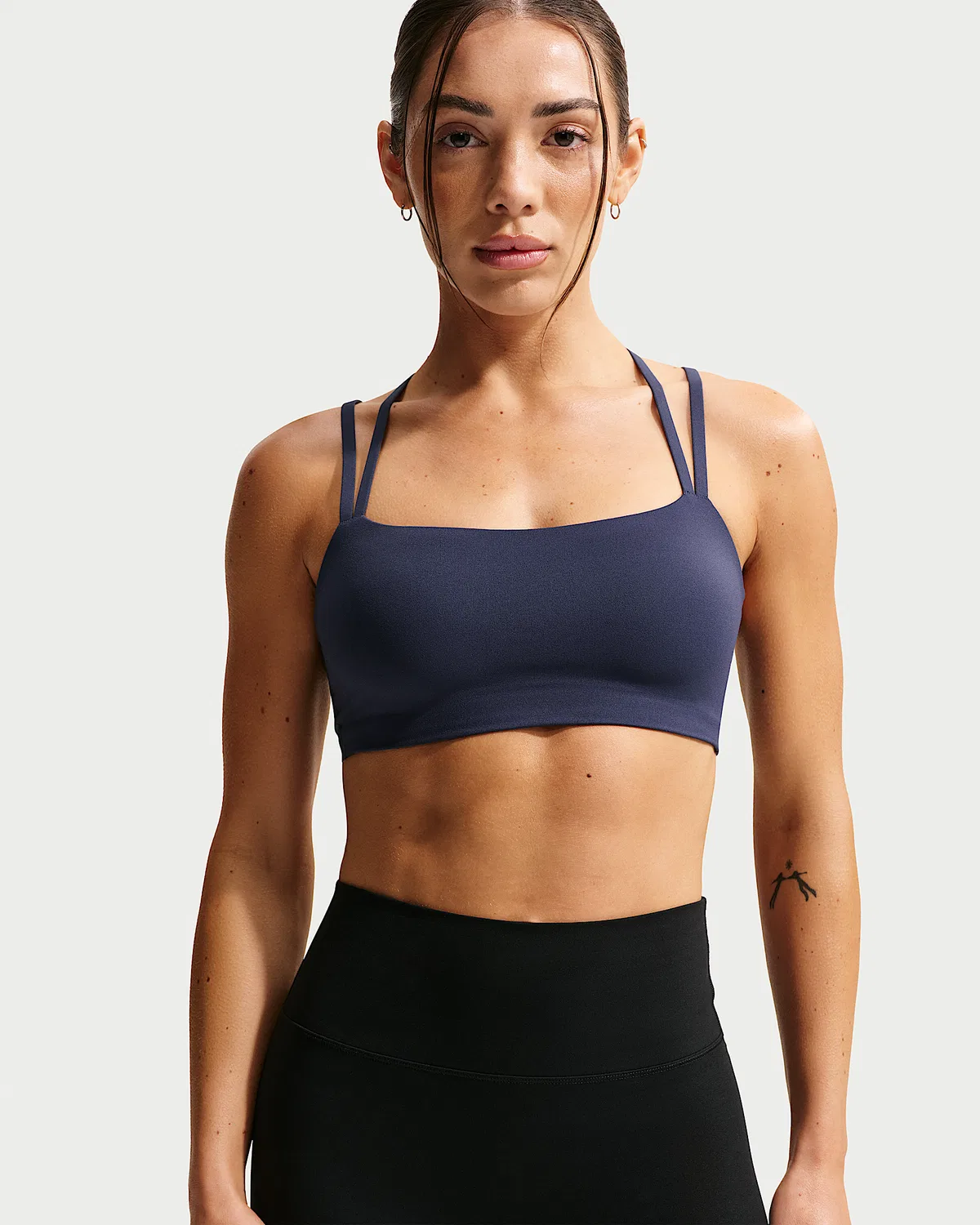 Женский спортивный бюстгальтер Nike Zenvy Strappy с легкой поддержкой и чашками, Midnight Navy/White — фото 2
