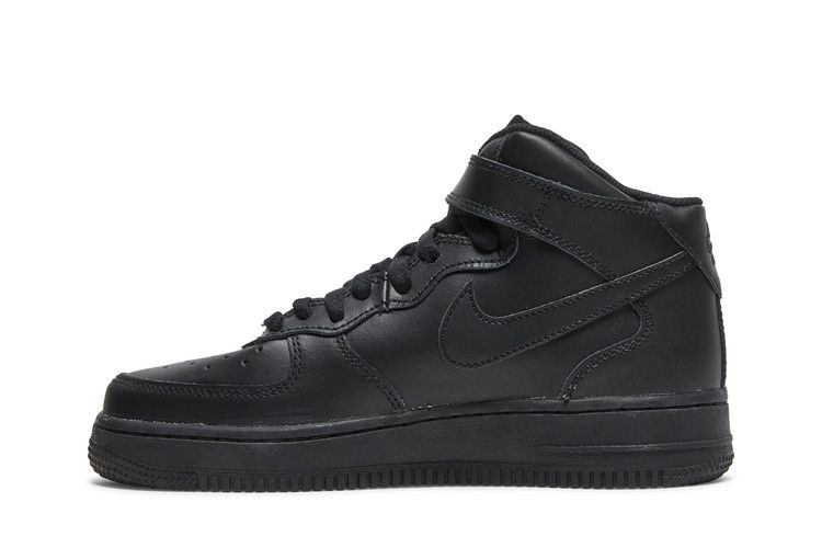 Кроссовки Nike Air Force 1 Mid LE GS 'Triple Black', черный — фото 4