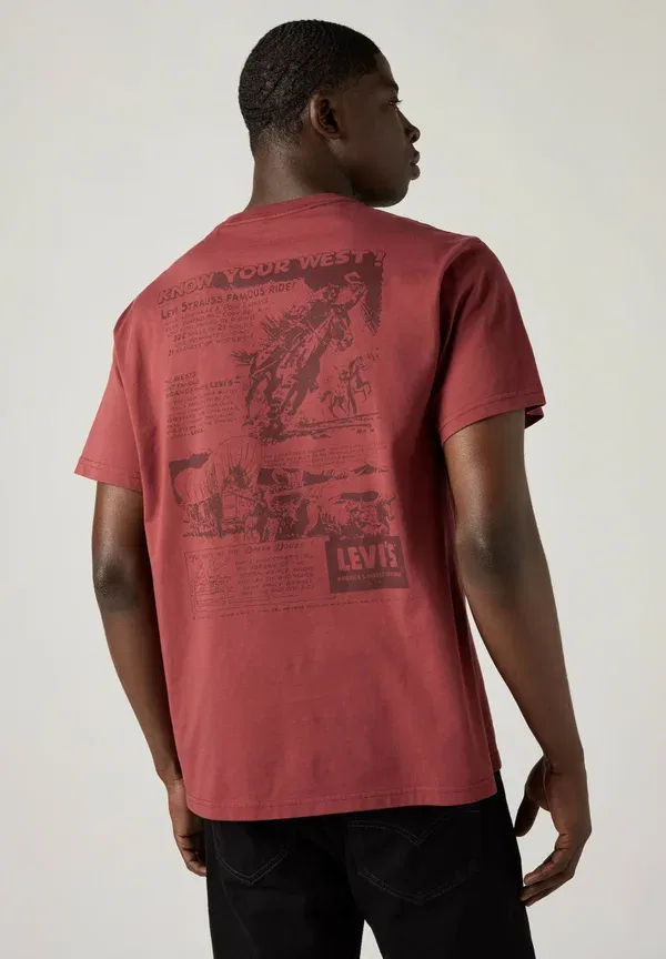 Футболка Levi's, модель Lse_Ss relaxed fit tee boxtab 5in black, цвет красный — фото 4