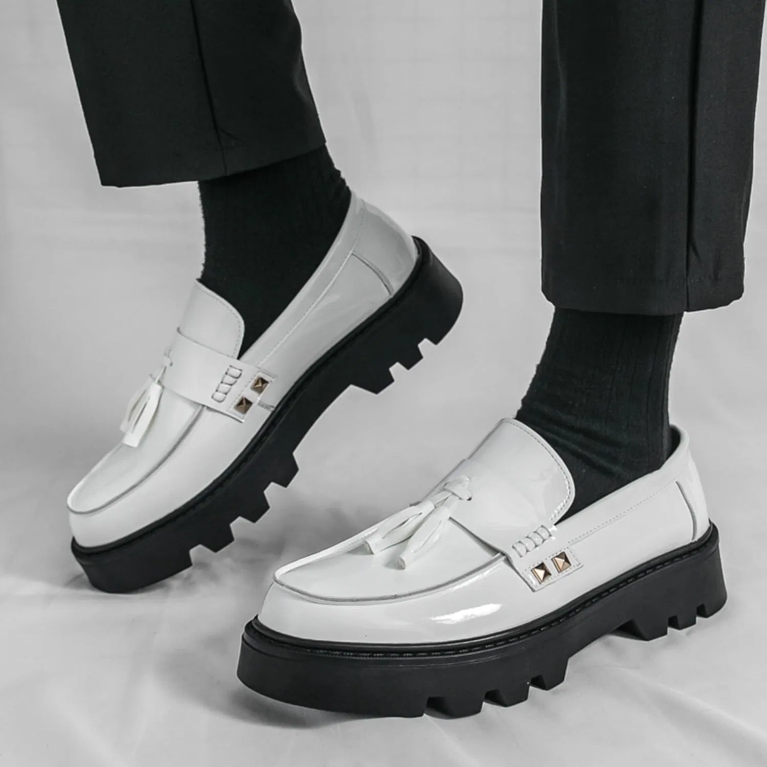 Лоферы мужские с металлическим декором, Patent Leather, White — фото 3