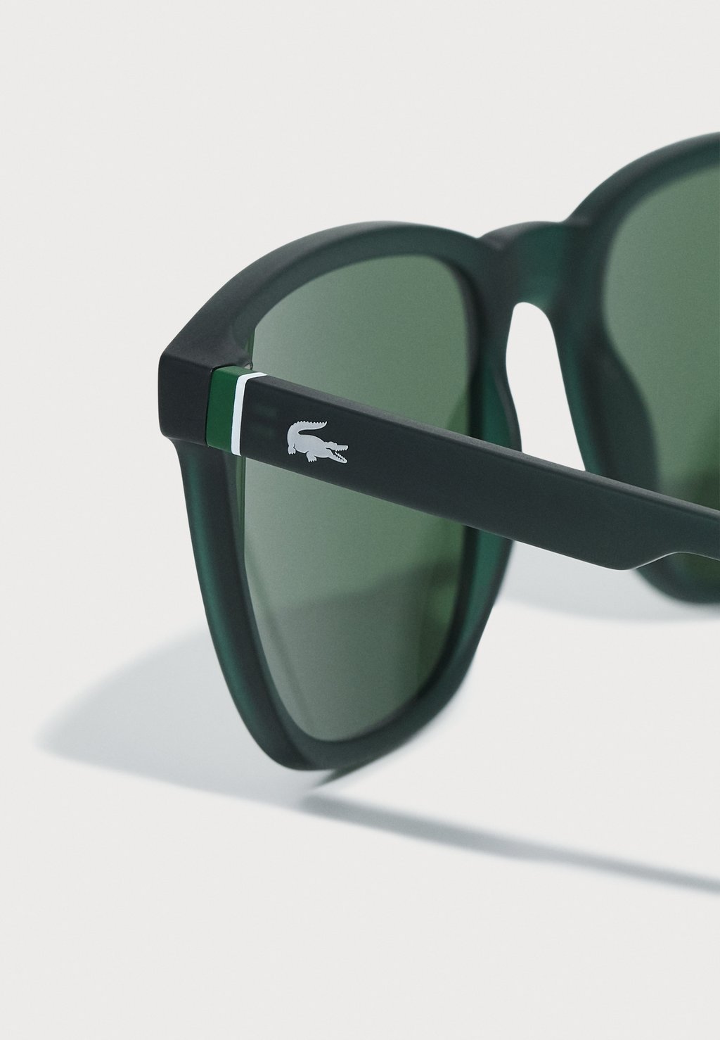 

Солнцезащитные очки UNISEX Lacoste, темно-зеленый