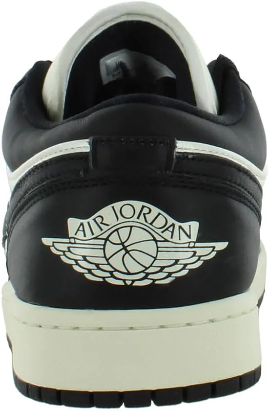 

Женские кроссовки Nike WMNS Air Jordan 1 Low, черный