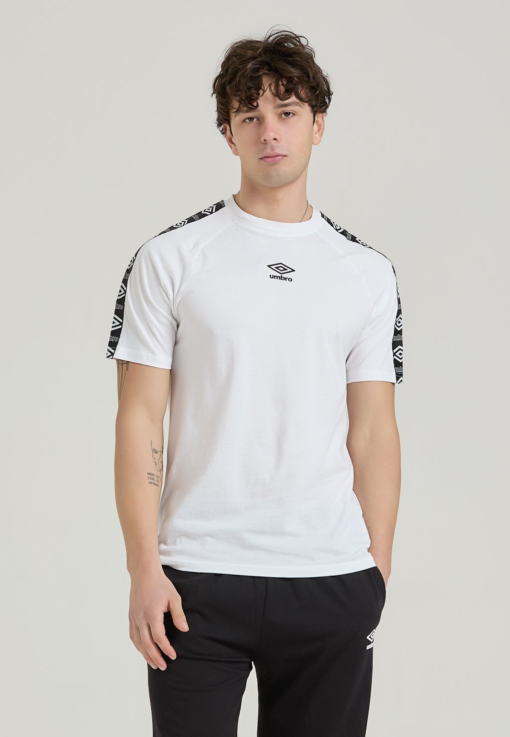 

Футболка с принтом Umbro, белый