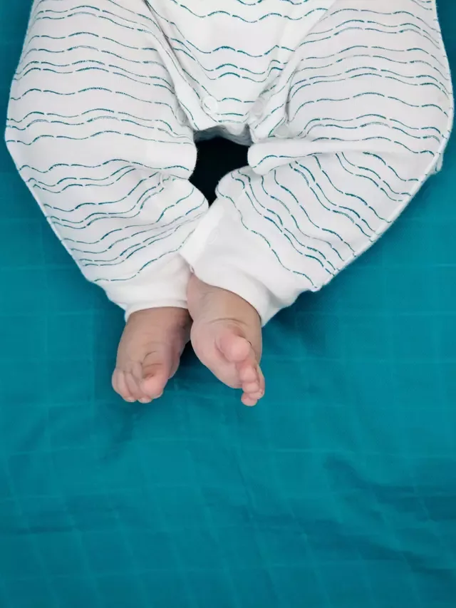Детский комбинезон Baby Waves Of Joy, нейтральный цвет From Babies with Love — фото 4
