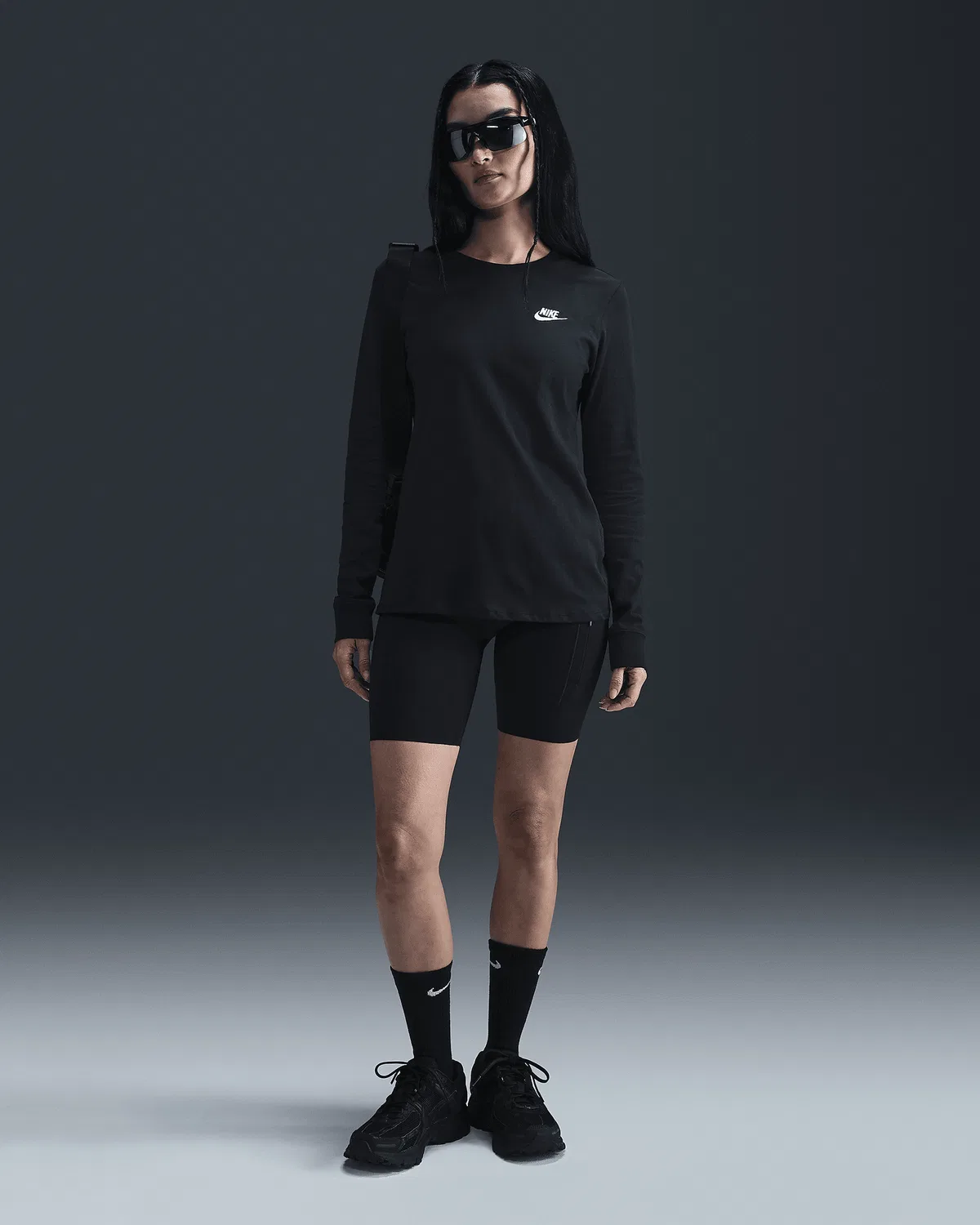 Женская футболка с длинным рукавом Nike Sportswear Club, Black/White — фото 4