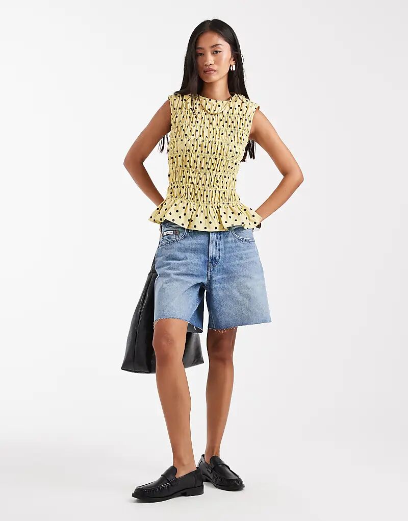 

Фирменные джинсовые шорты Calvin Klein Jeans в стиле 90-х светло-голубого цвета