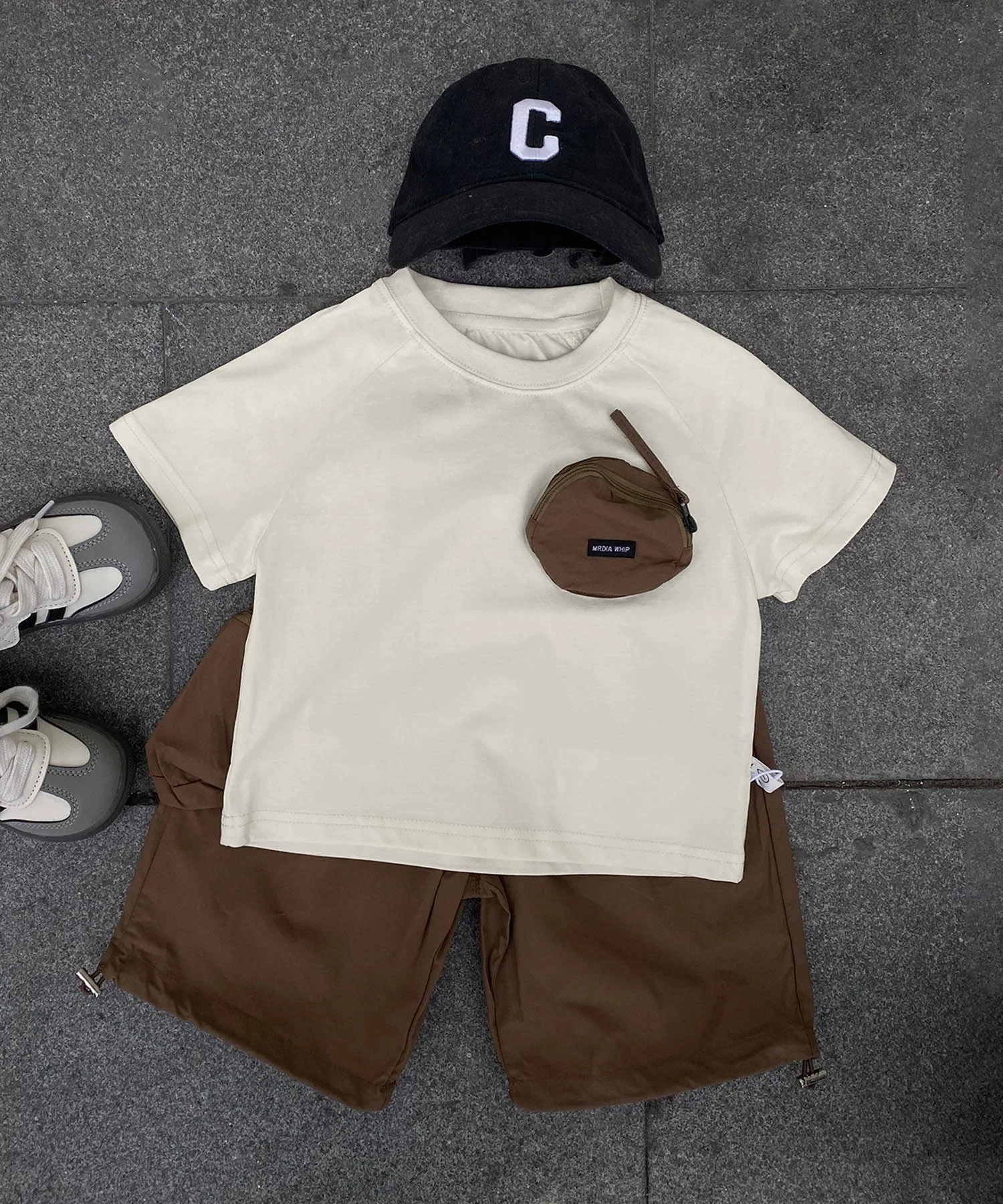 【aimoha-KIDS-】Комплект из футболки и спортивных брюк с карманами (короткий размер) — фото 2