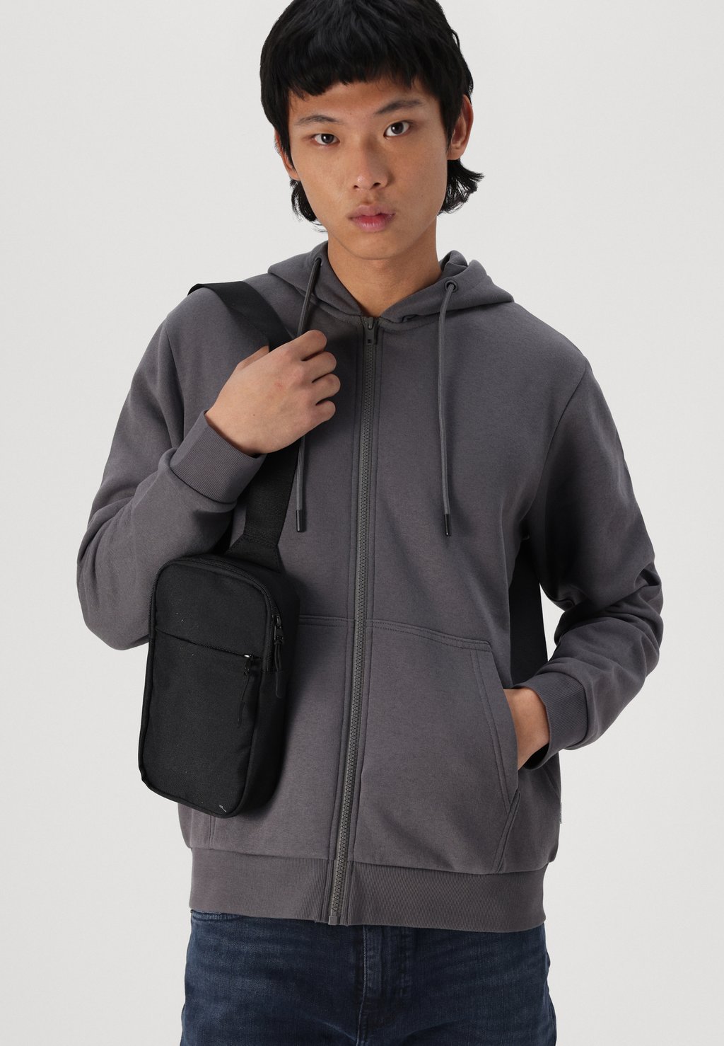 

Толстовка на молнии JJEBRADLEY ZIP HOOD Jack & Jones, серый